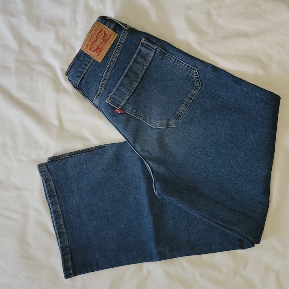 Levis - Picture 3 of 3